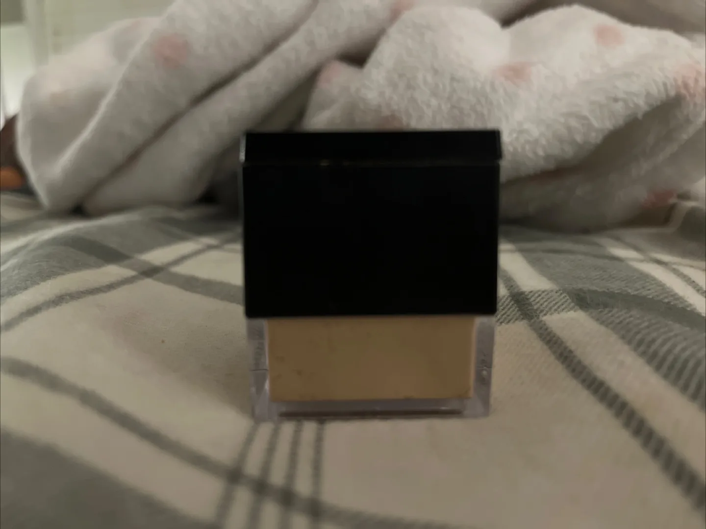 Huda Beauty Bake Loose Baking & Setting Powder image indicator(4)