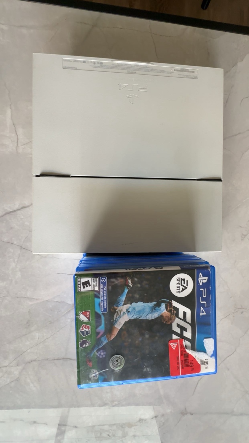 White Sony PlayStation 4 (PS4): 500GB + 2 Controllers + 5 Games - photo 2