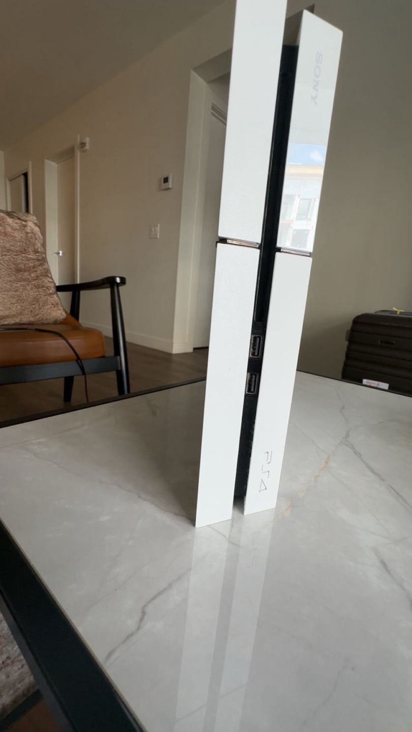 White Sony PlayStation 4 (PS4): 500GB + 2 Controllers + 5 Games - photo 4
