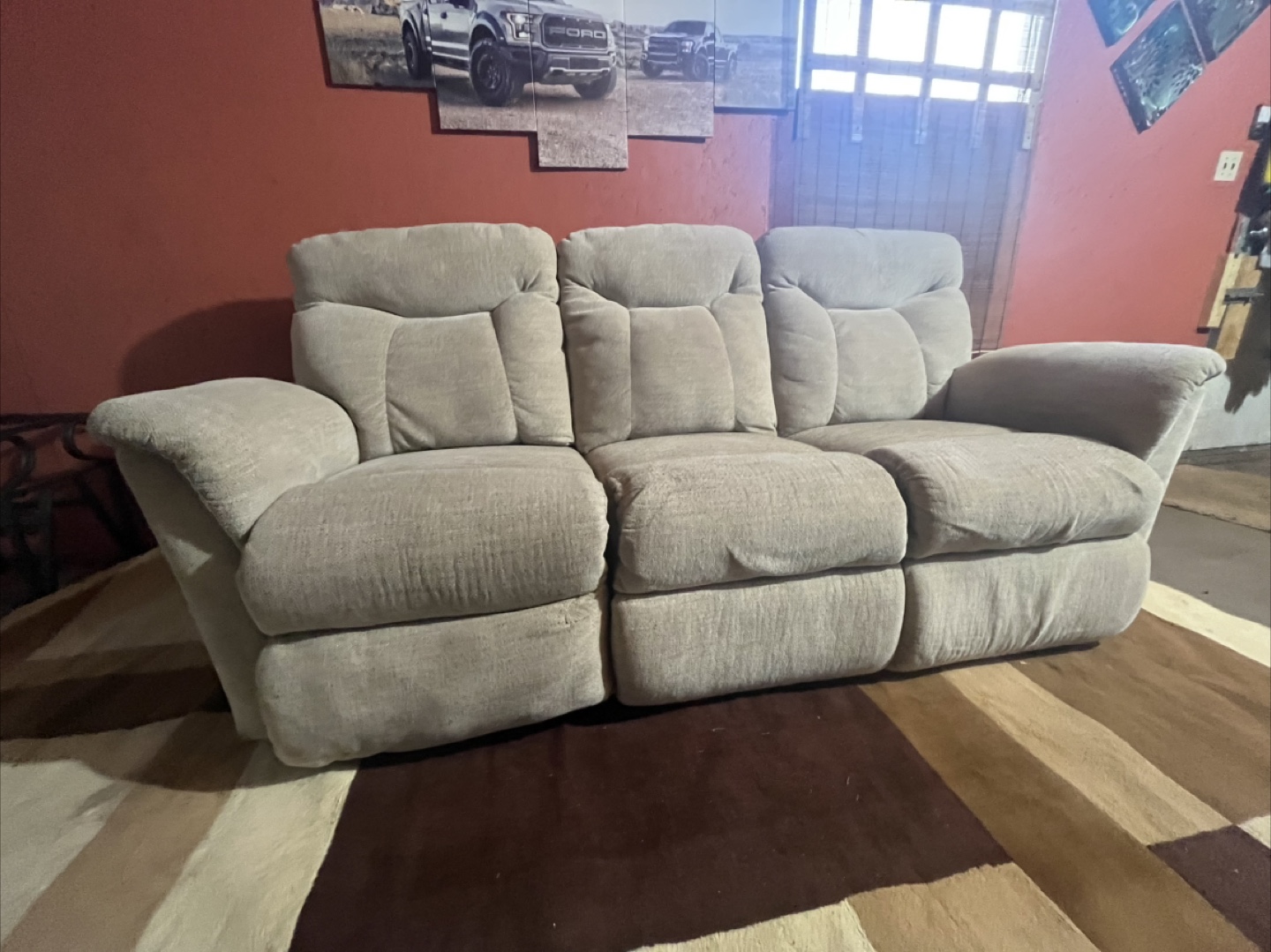 Light beige lazy boy recliner - photo 3