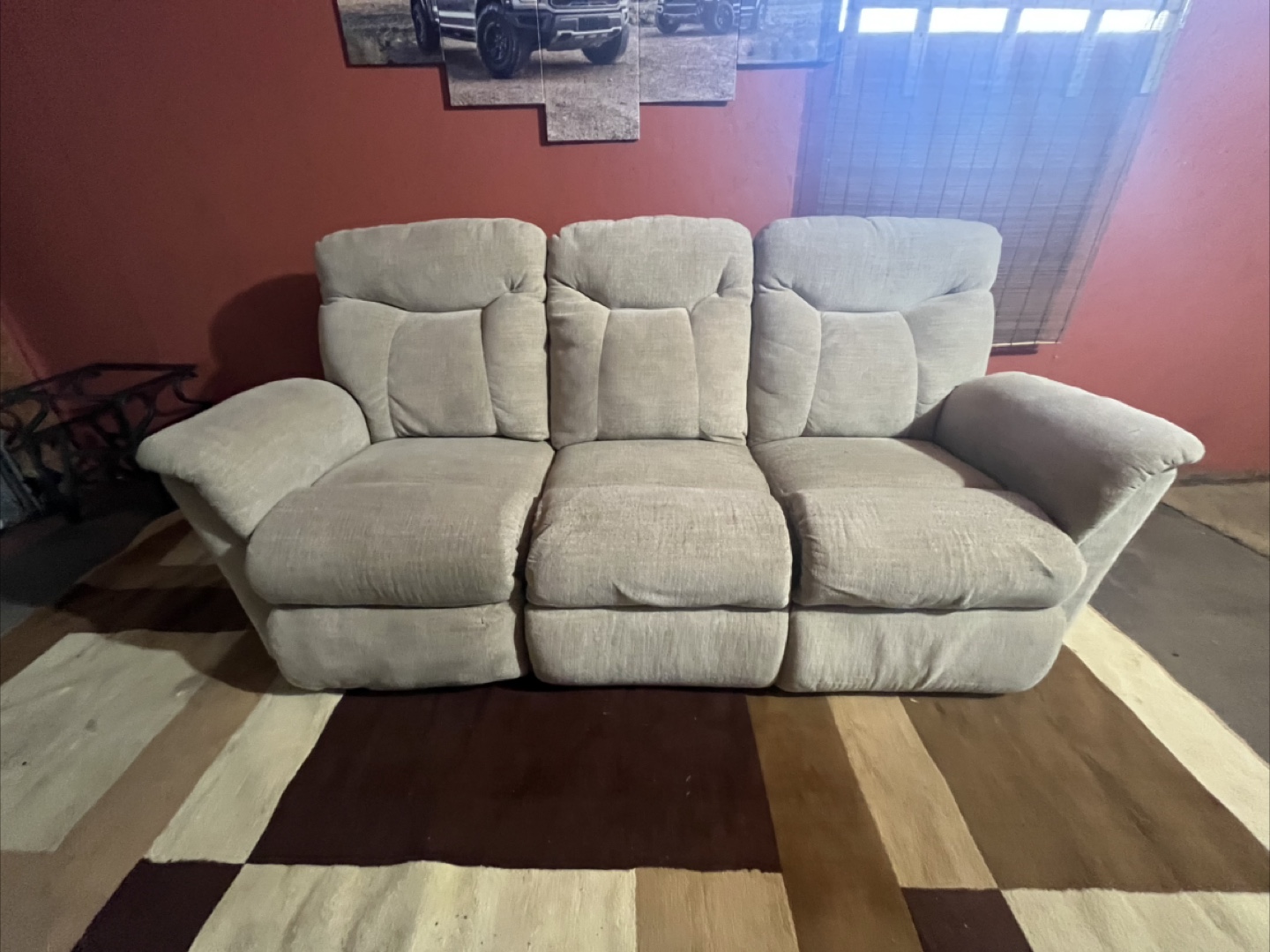 Light beige lazy boy recliner - photo 2