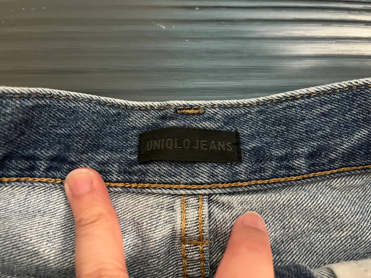 Uniqlo High waist Denim Shorts - Size 26 image indicator(3)