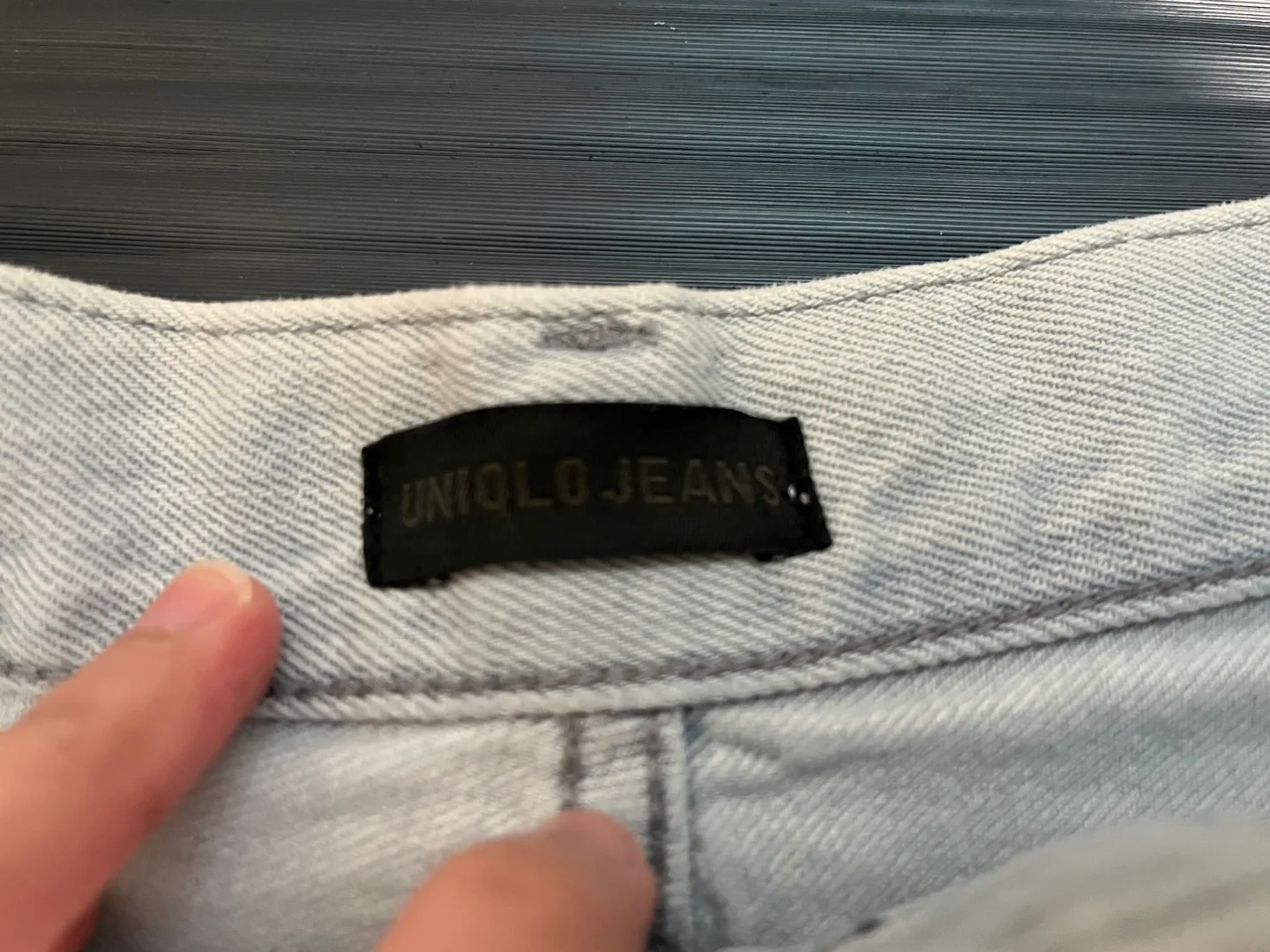 Uniqlo high waist Denim Shorts - Size 26 image indicator(3)