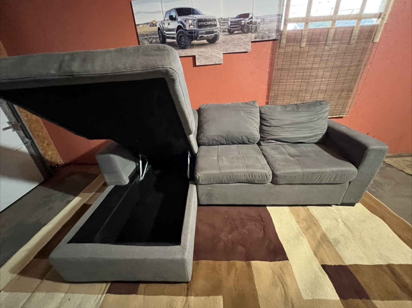 Light grey pull out bed sectional - photo 2