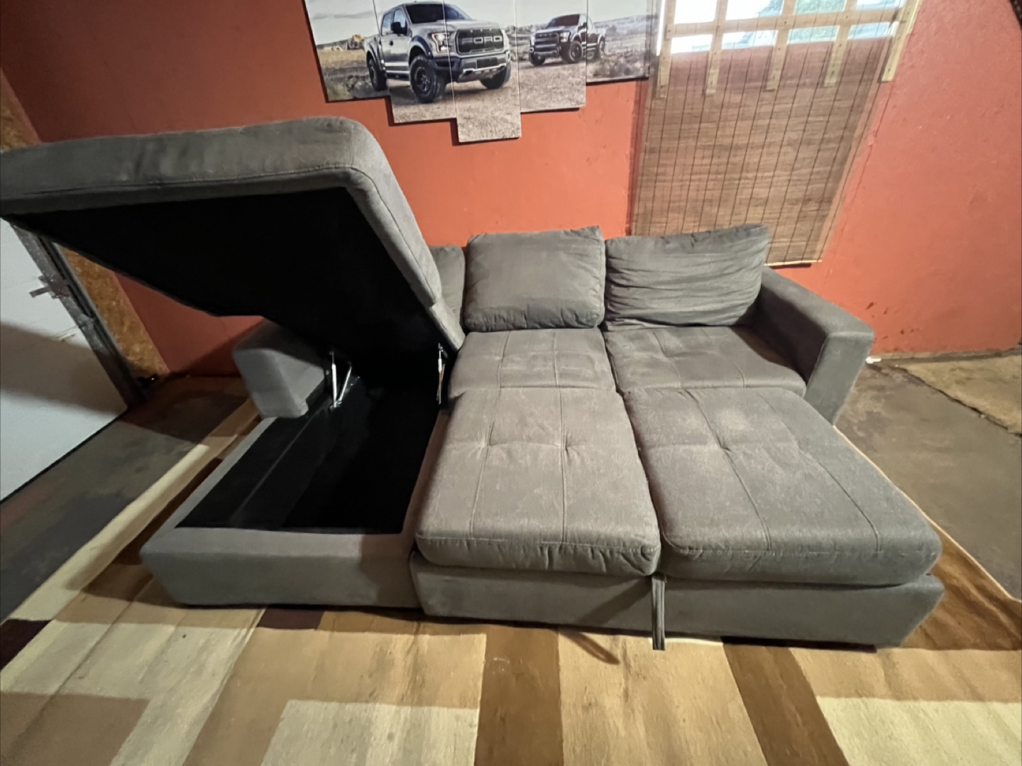 Light grey pull out bed sectional - photo 4