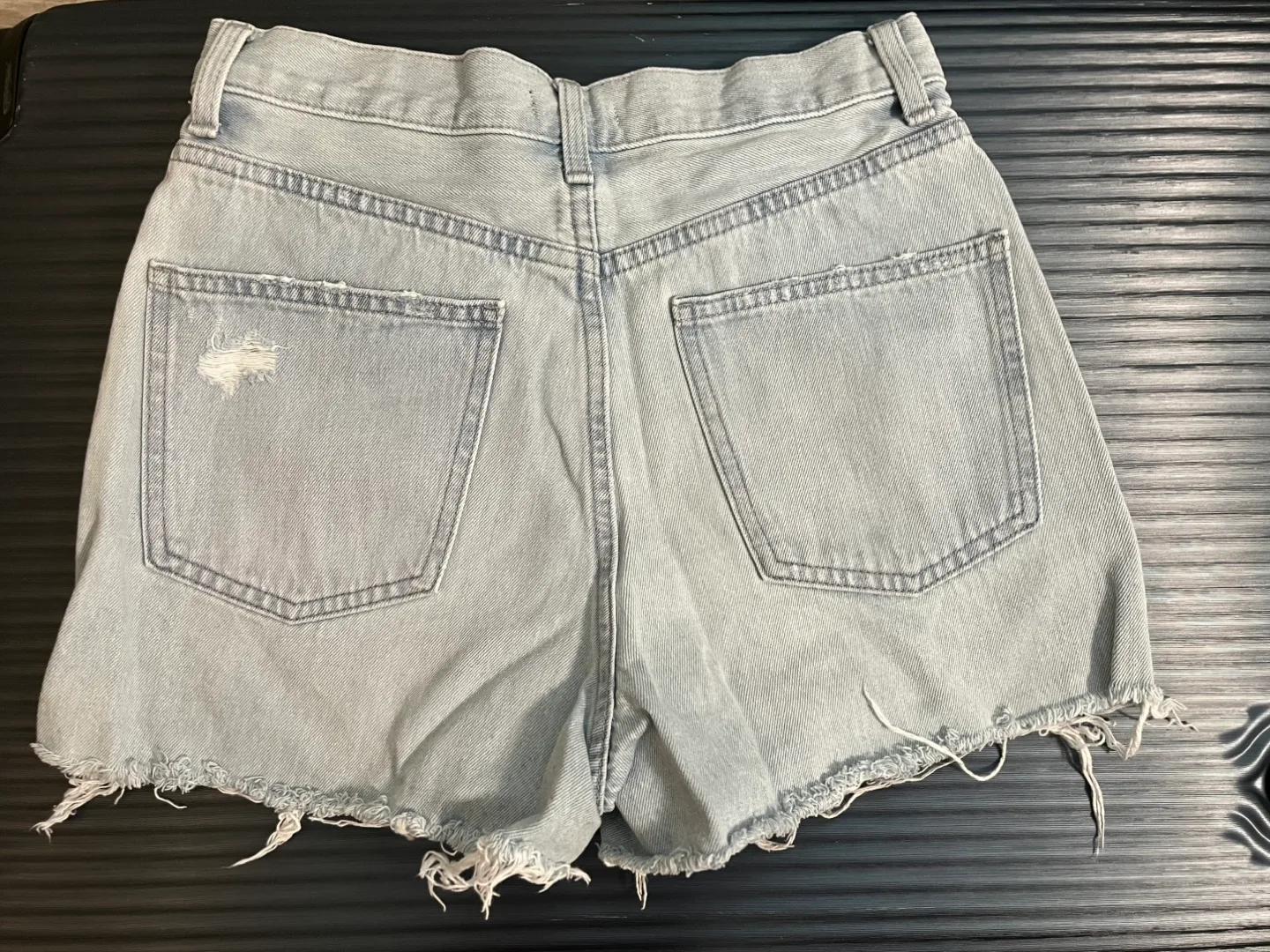 Uniqlo high waist Denim Shorts - Size 25 image indicator(2)