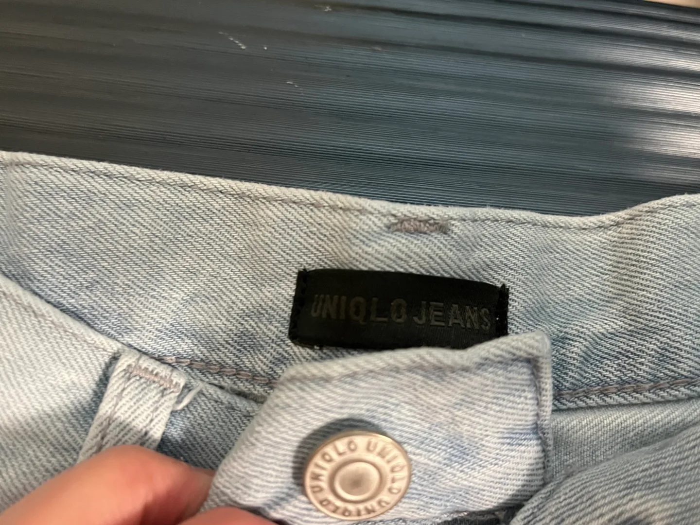 Uniqlo high waist Denim Shorts - Size 25 image indicator(3)