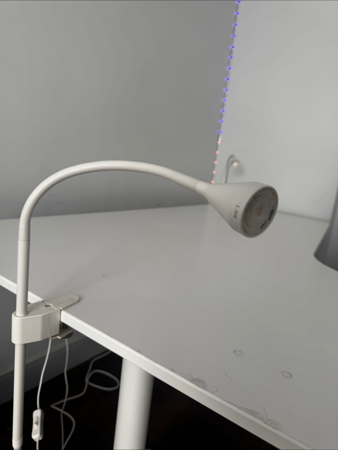 ❗️NEED GOME TODAY❗️ Ikea Table with lamp - photo 2