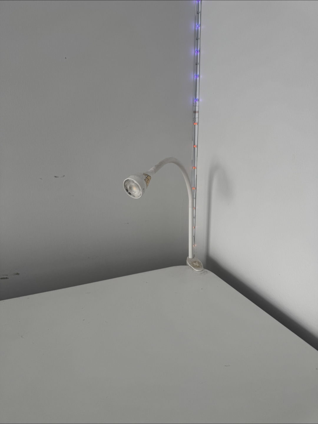 ❗️NEED GOME TODAY❗️ Ikea Table with lamp - photo 3