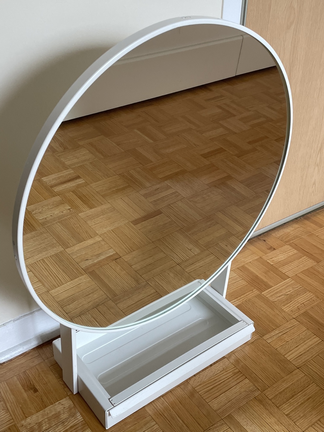 White Mirror
