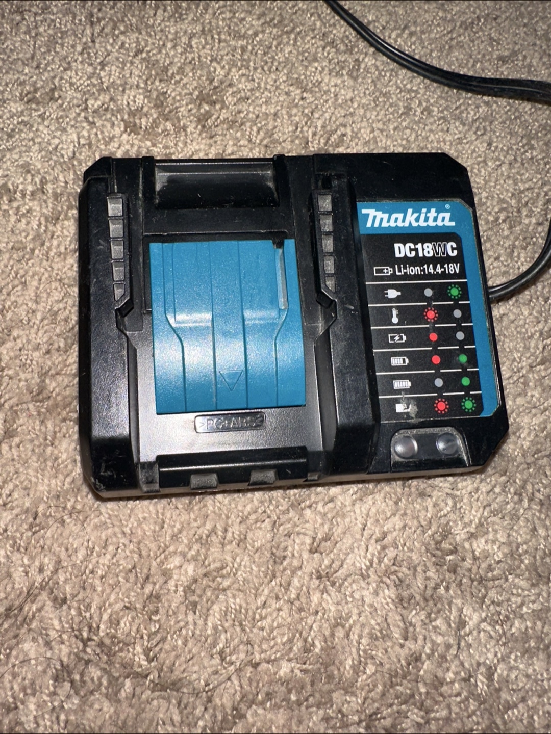 Makita 18V 3.0Ah Battery & Charger - photo 4