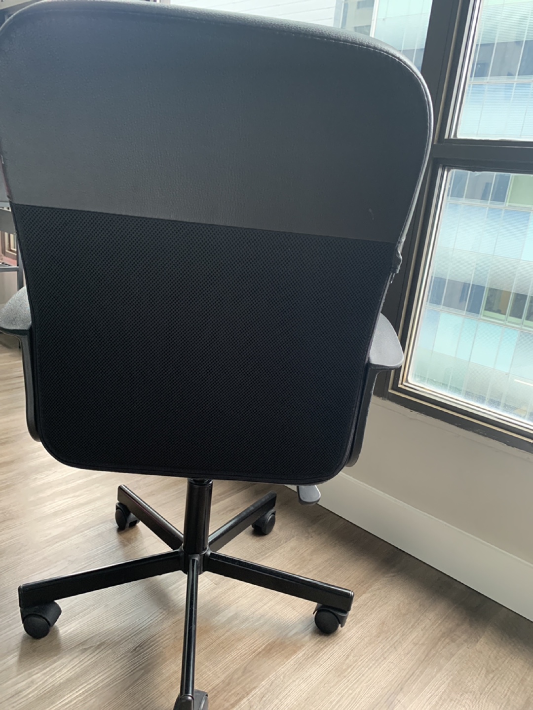 Black Office Chair - photo 2