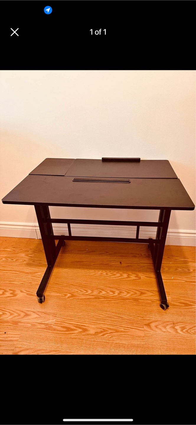 Adjustable standing work desk