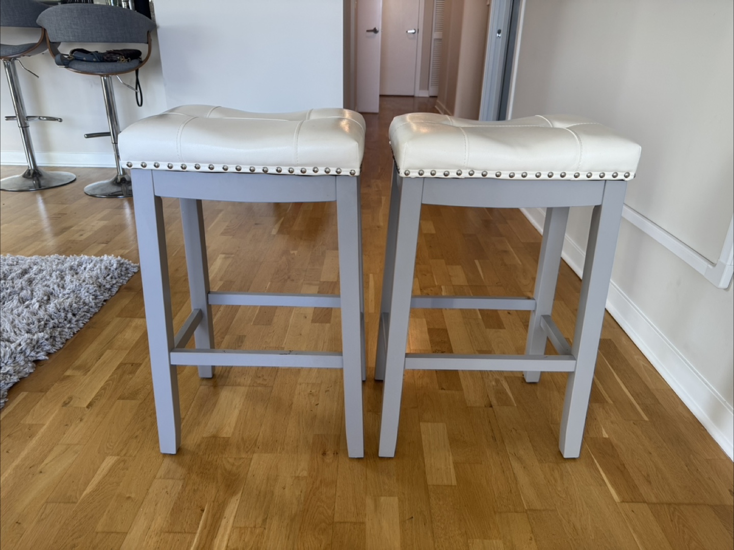 Set of 2 Gray & White Bar Stools - photo 2