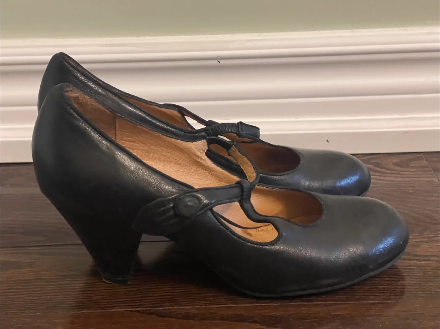 Ladies fall shoes size 8 by Browns Bravo in leather image indicator(2)