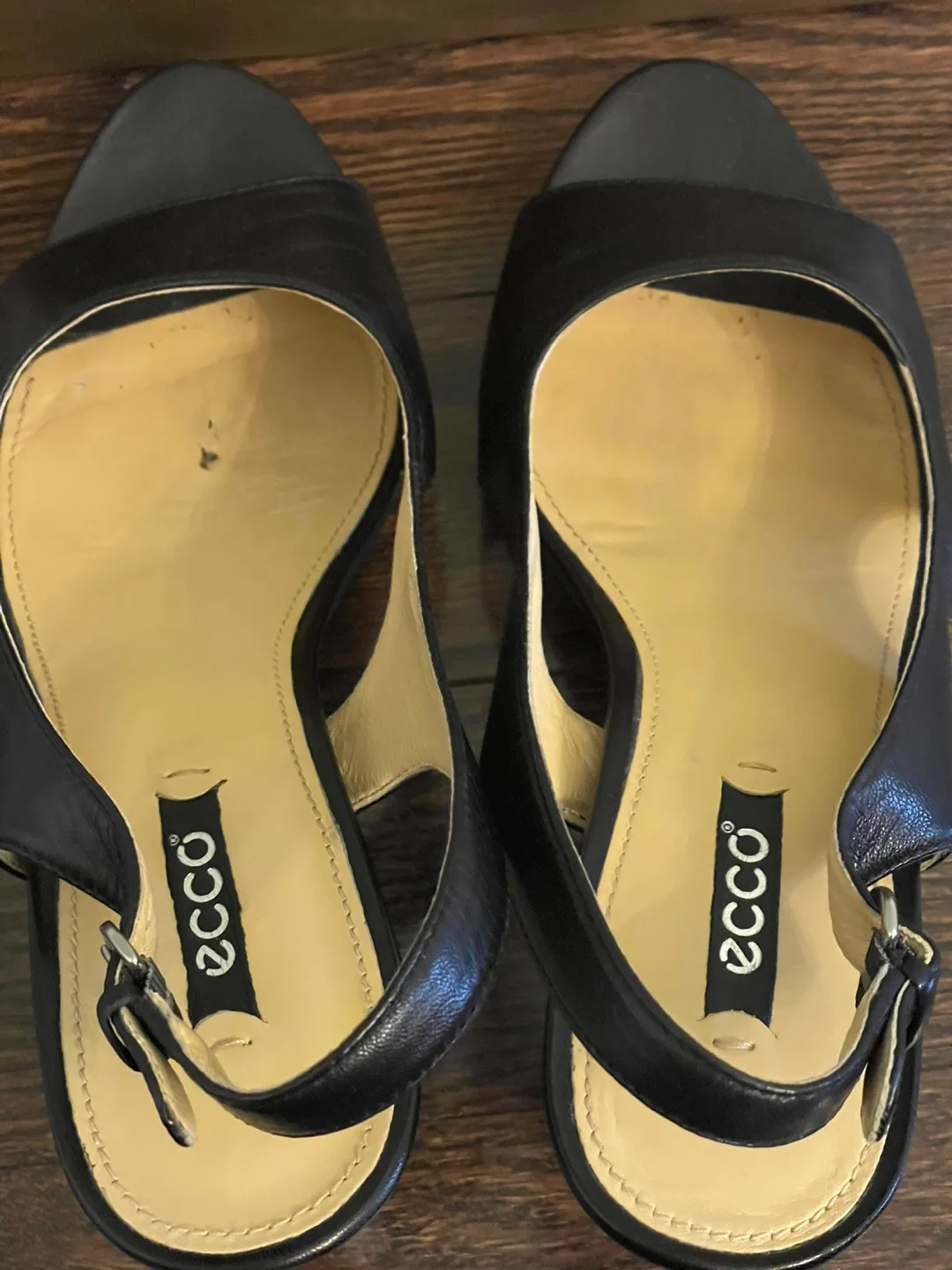Ecco ladies leather sandals size 39, New condition! image indicator(6)