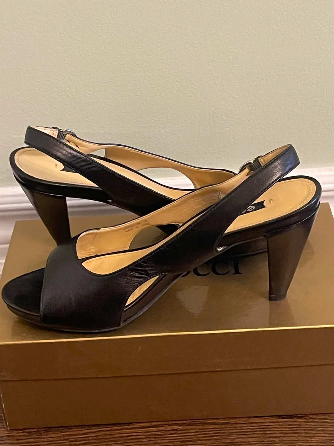 Ecco ladies leather sandals size 39, New condition! image indicator(3)