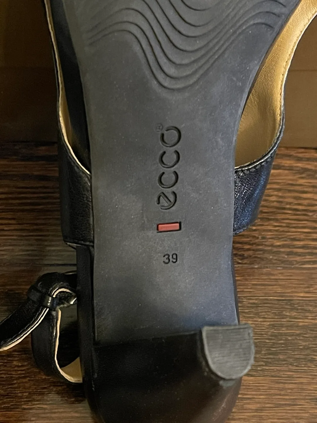 Ecco ladies leather sandals size 39, New condition! image indicator(5)