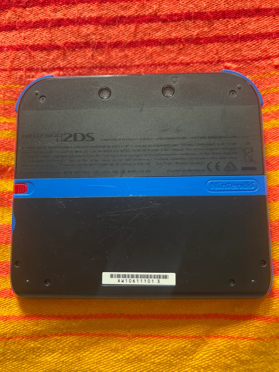 Nintendo 2DS Handheld Console image indicator(2)