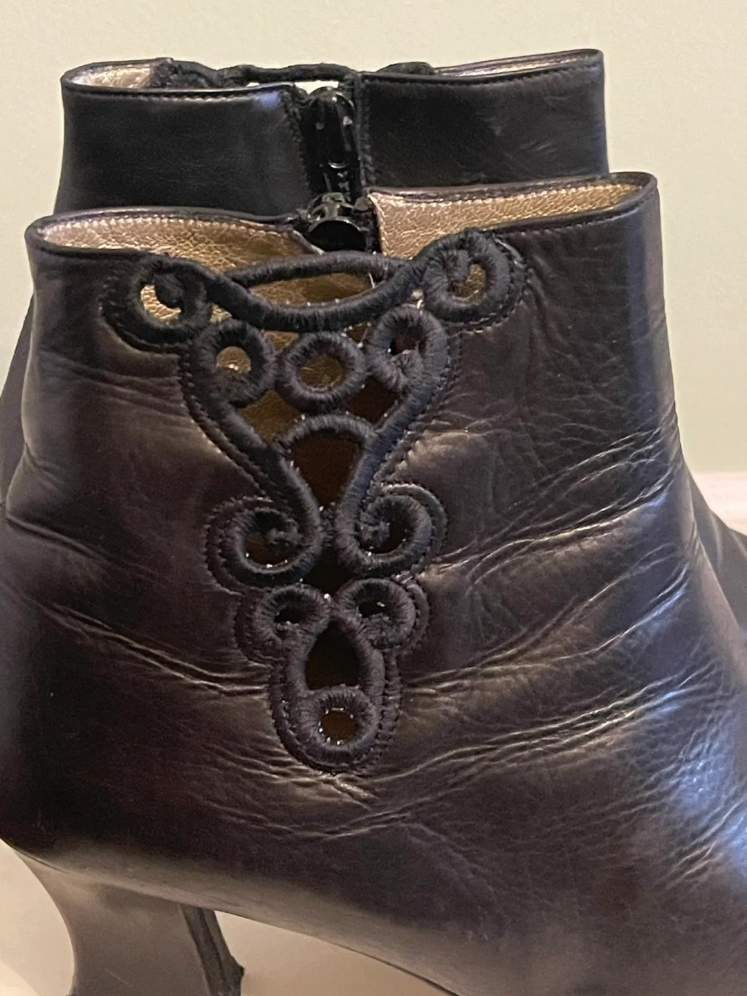 Bocci Italian Vintage ladies ankle boots size 8.5 , Beautiful image indicator(5)