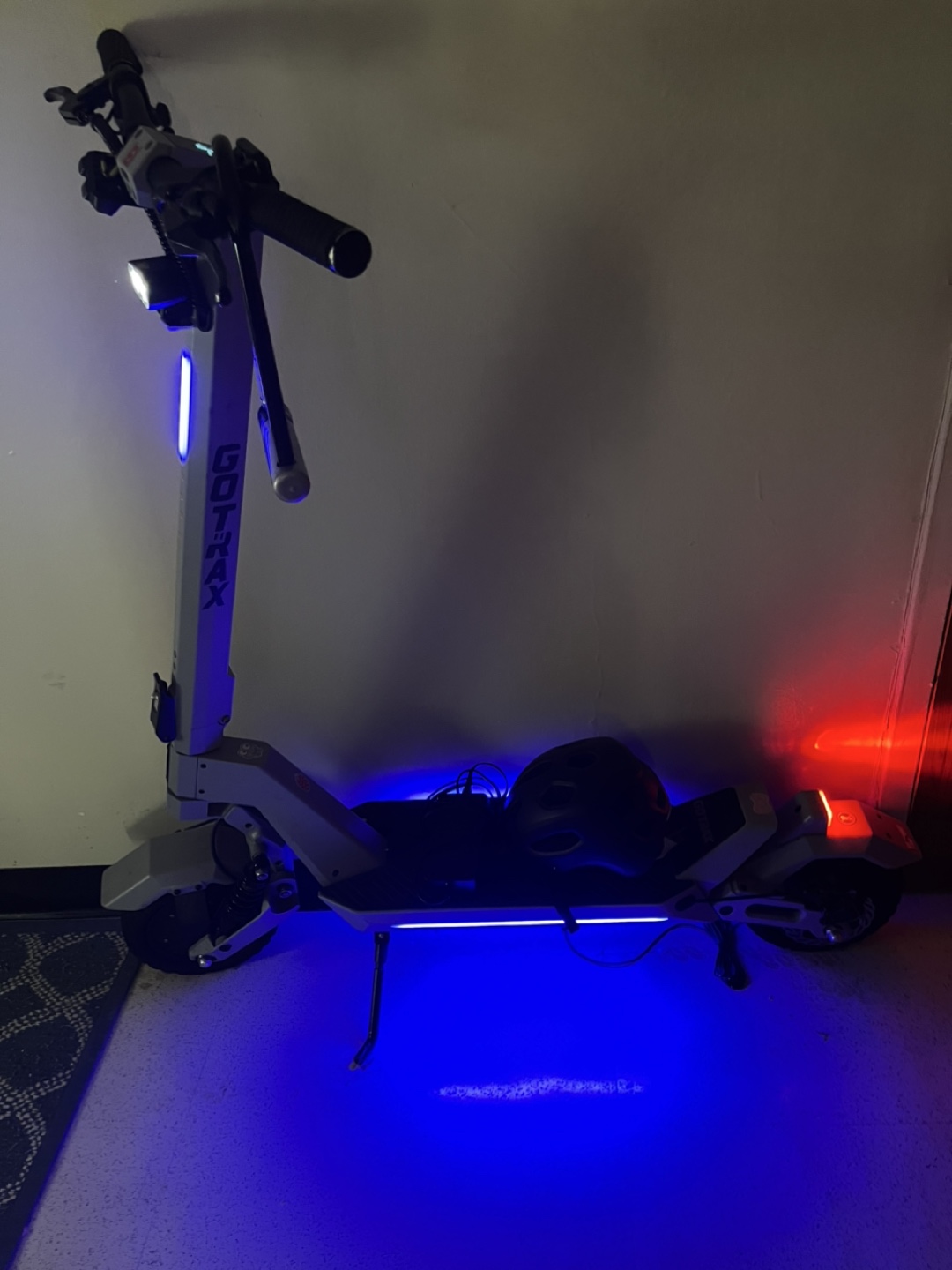 GoTrax Electric Scooter - photo 3