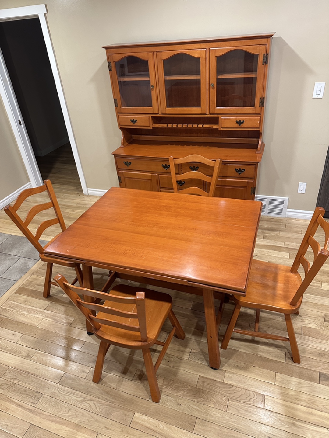 Vilas MCM Vintage Maple Extendable Dining Set (CAN DELIVER)
