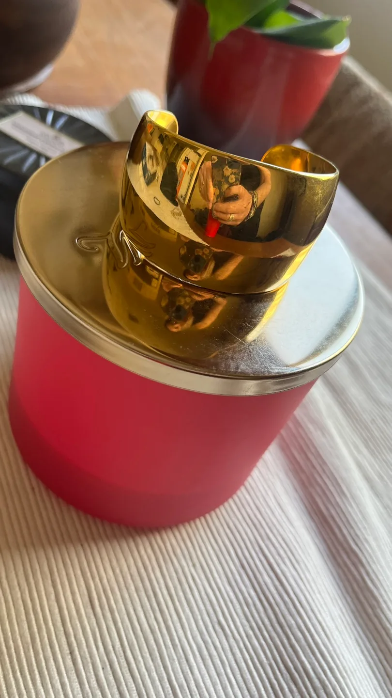 Gold Cuff Bracelet image indicator(6)