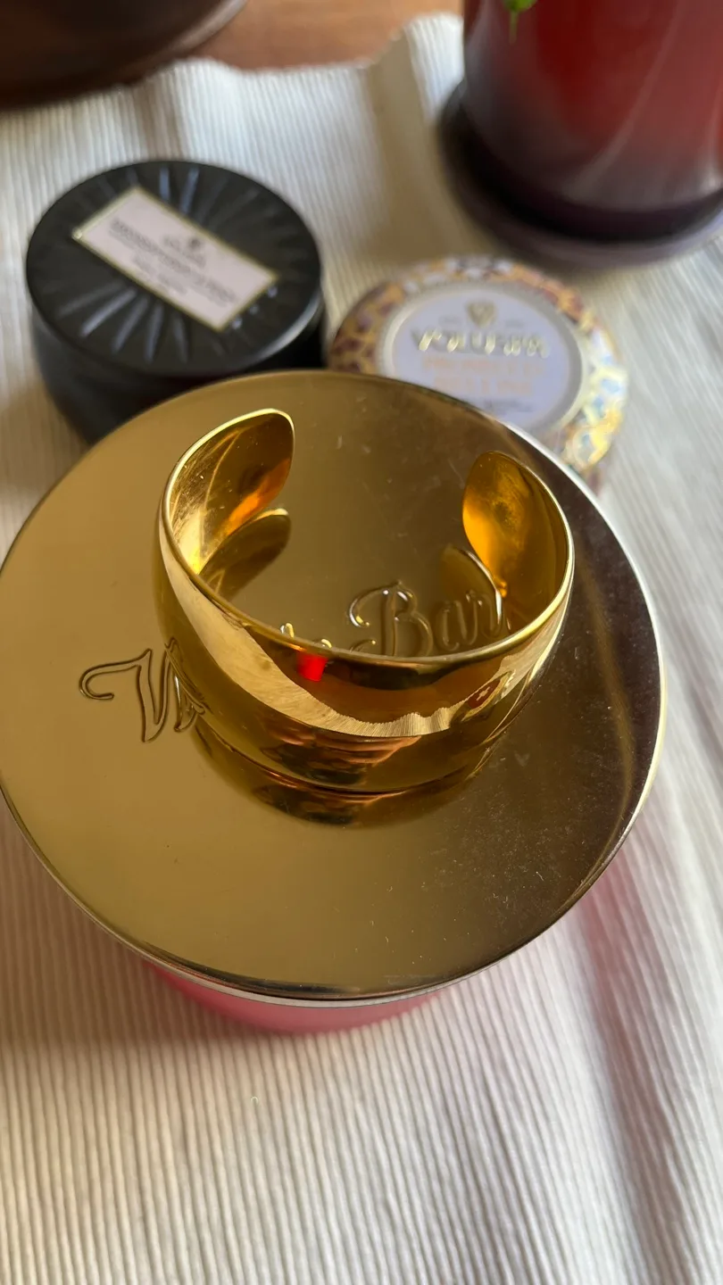 Gold Cuff Bracelet image indicator(3)