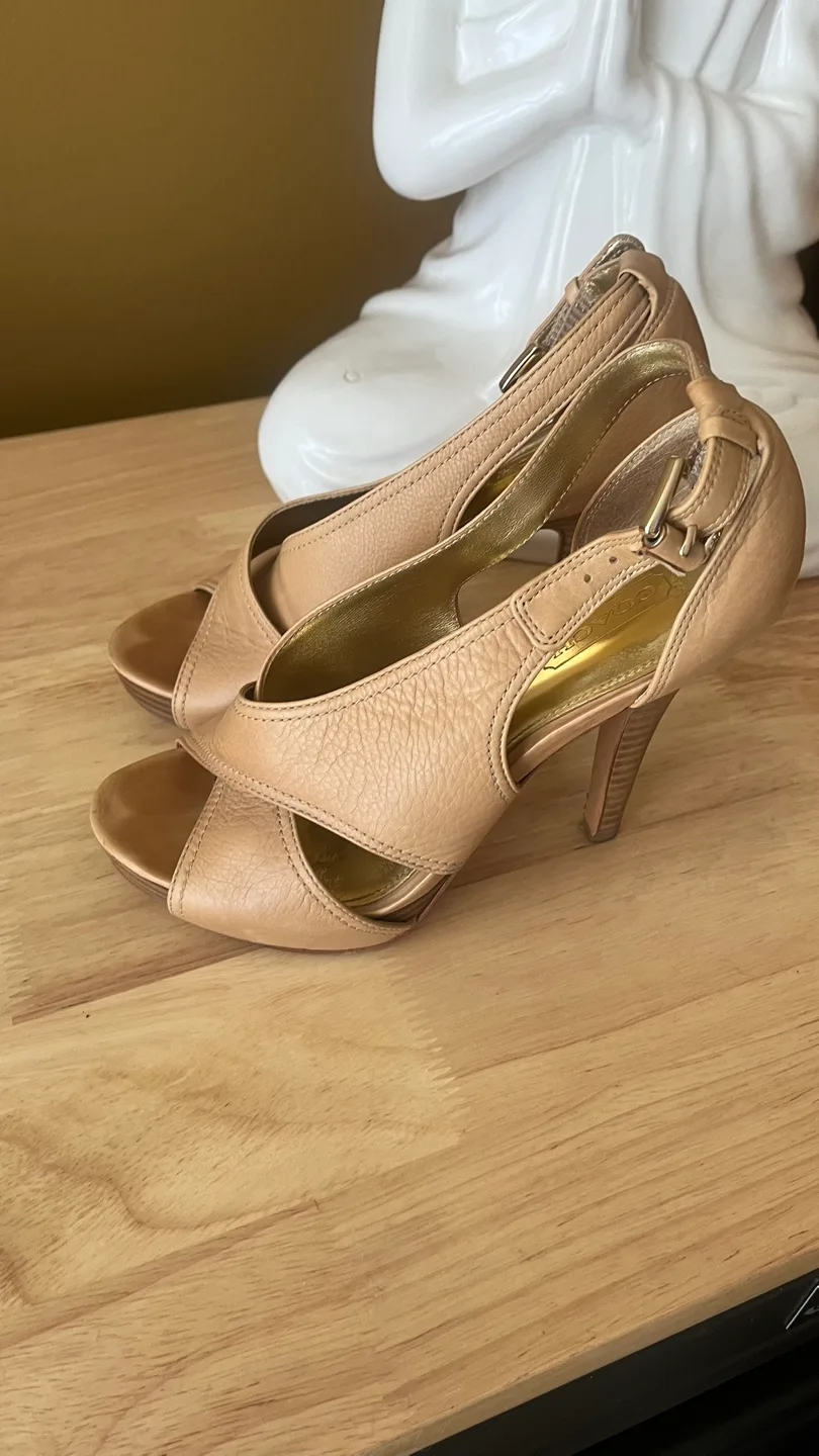 Coach Beige Leather Heels image indicator(2)