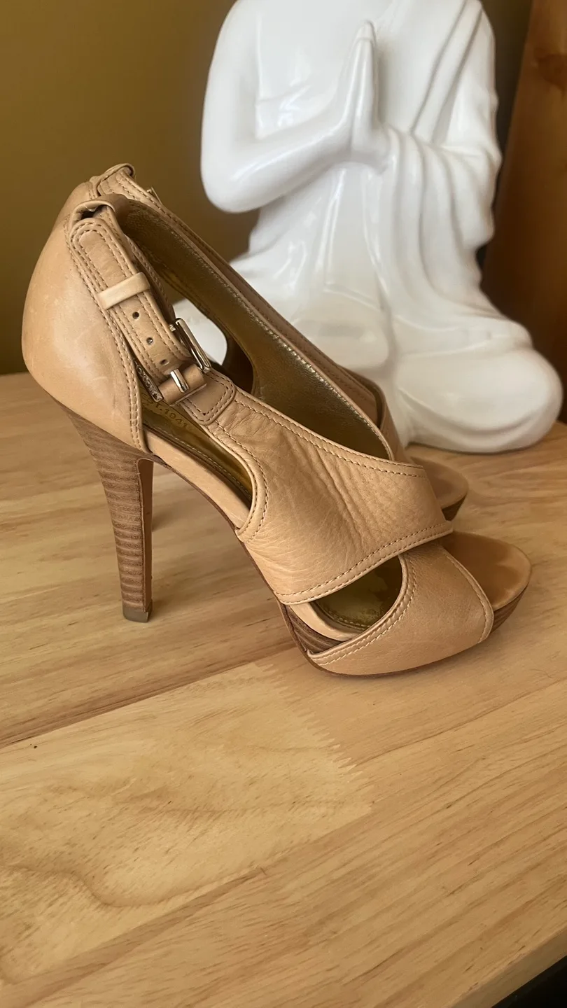 Coach Beige Leather Heels image indicator(4)