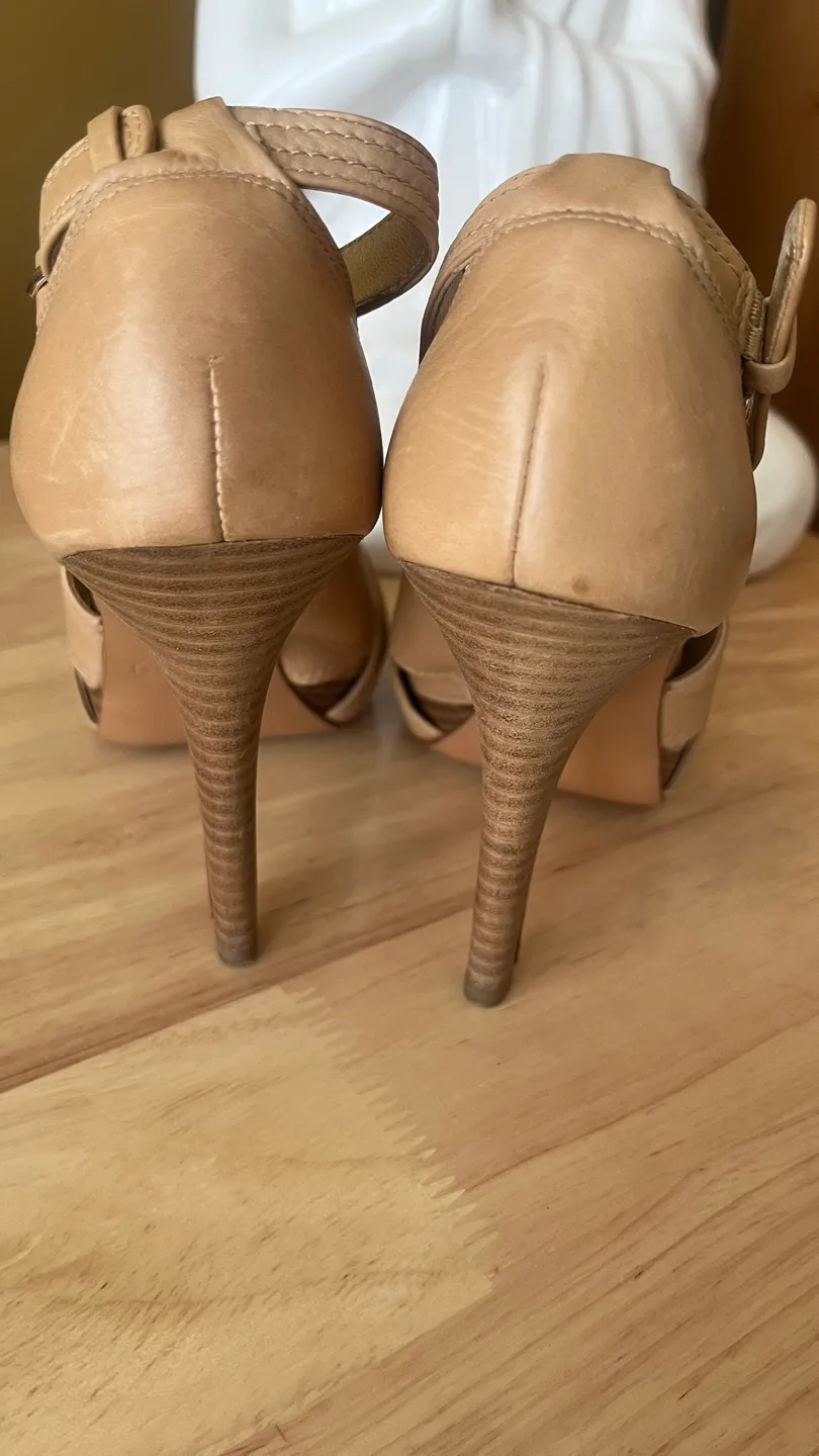 Coach Beige Leather Heels image indicator(3)