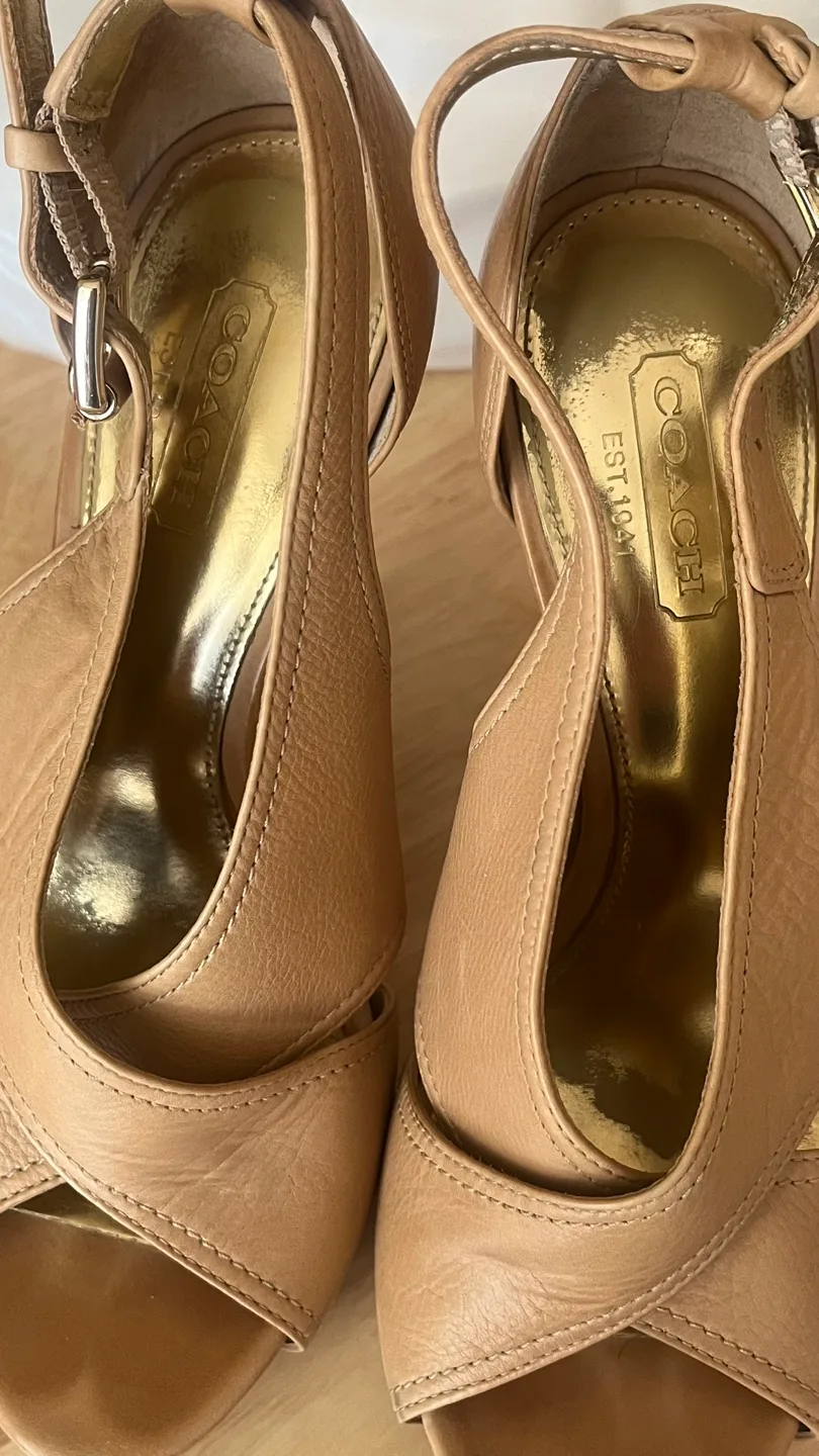 Coach Beige Leather Heels image indicator(7)