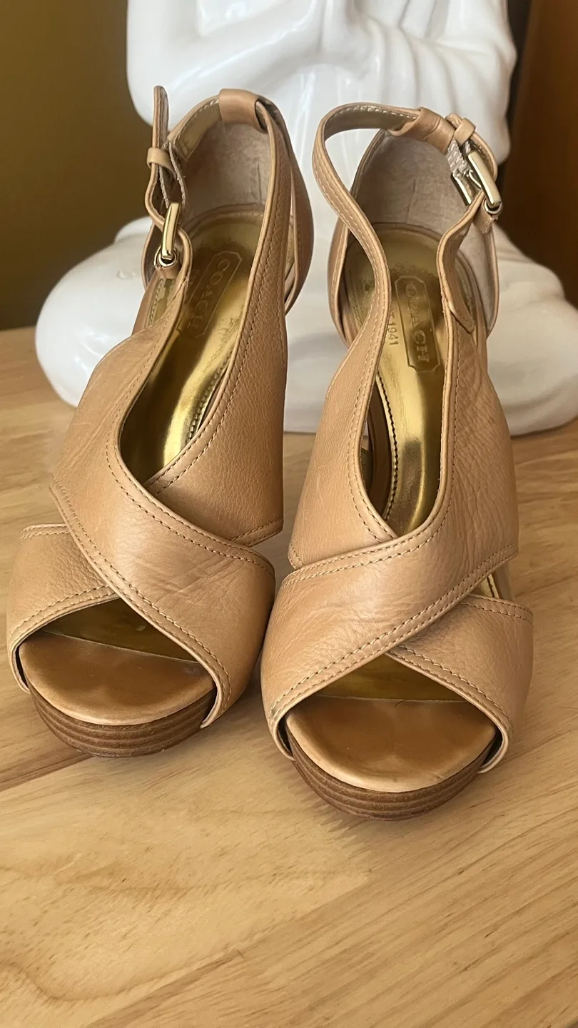 Coach Beige Leather Heels image indicator(8)