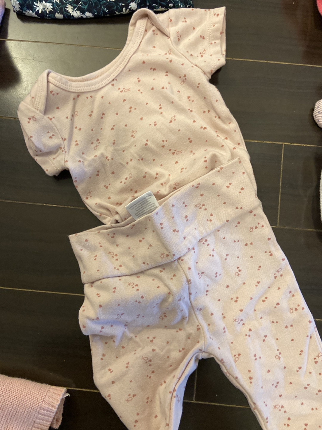 Mixed Baby Clothes Bundle (0-6M) - photo 3
