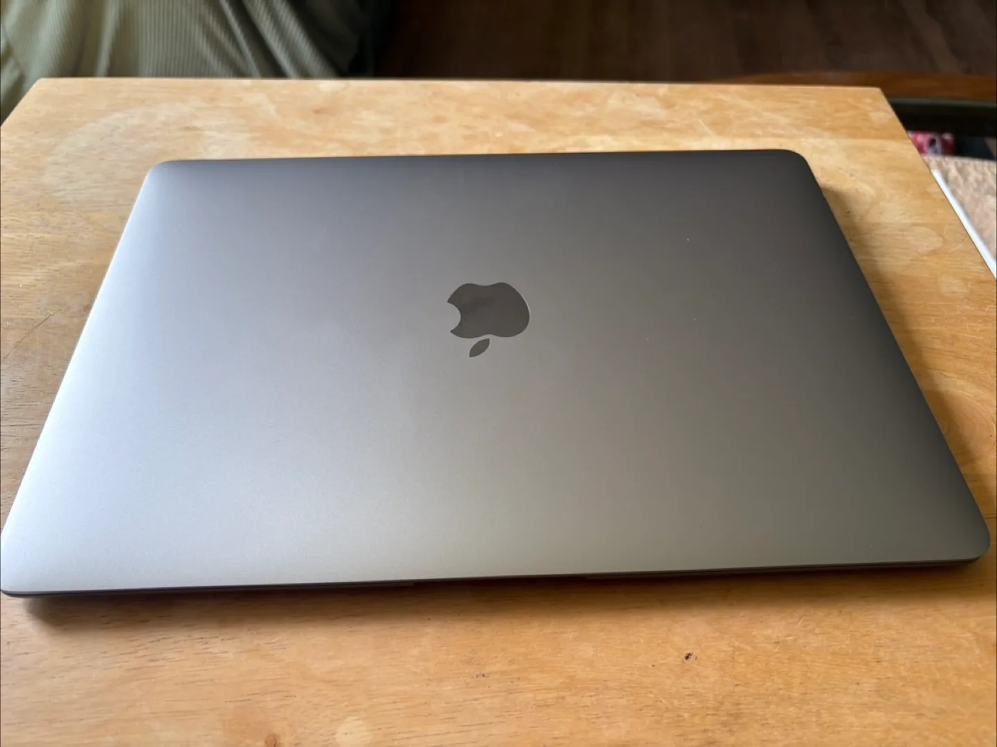MacBook Air, 13-inch, 2018 image indicator(2)