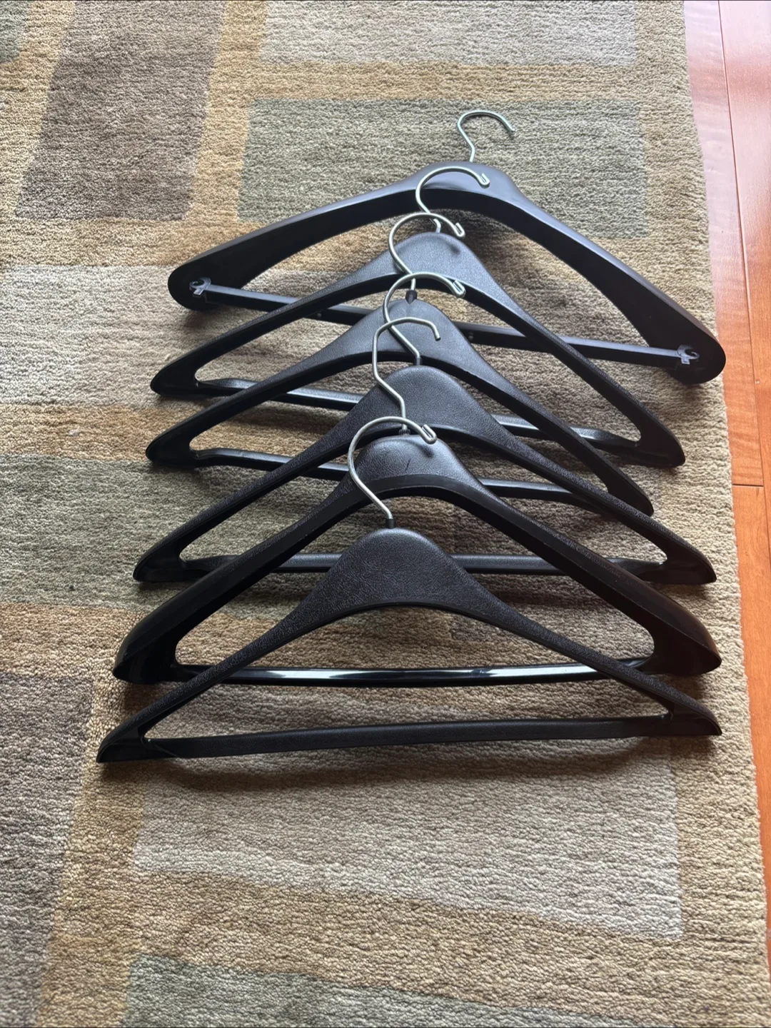 #Freecycle# Set of 6 Plastic Black Clothes Hangers thumbnail