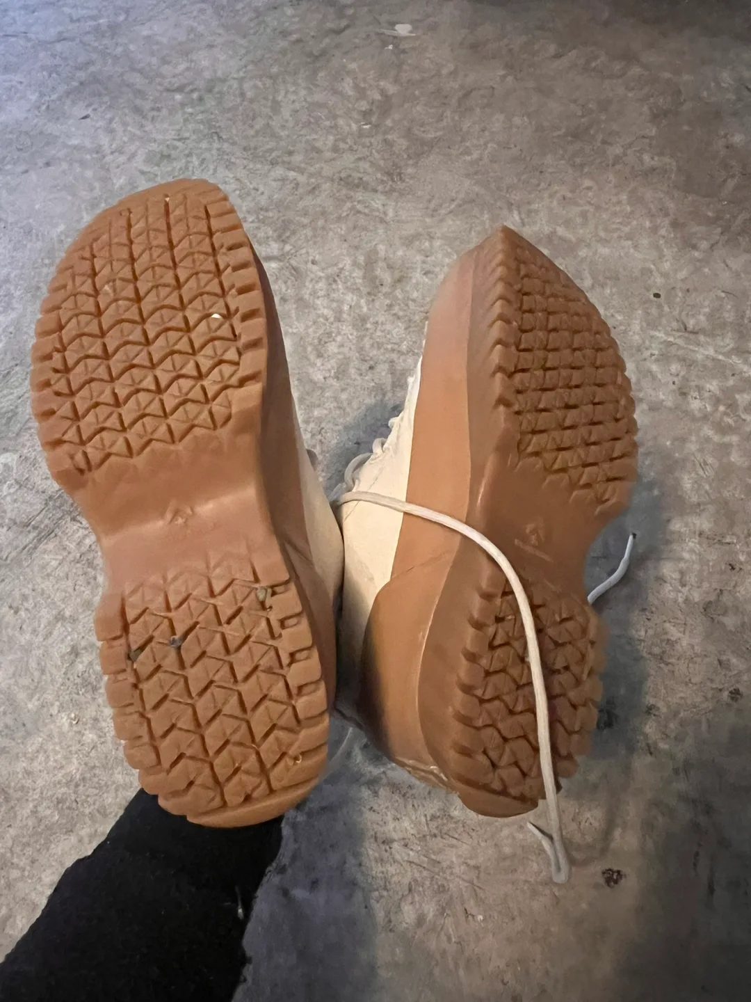 Converse Chuck Taylor All Terrain Boot - US 5 Women image indicator(2)