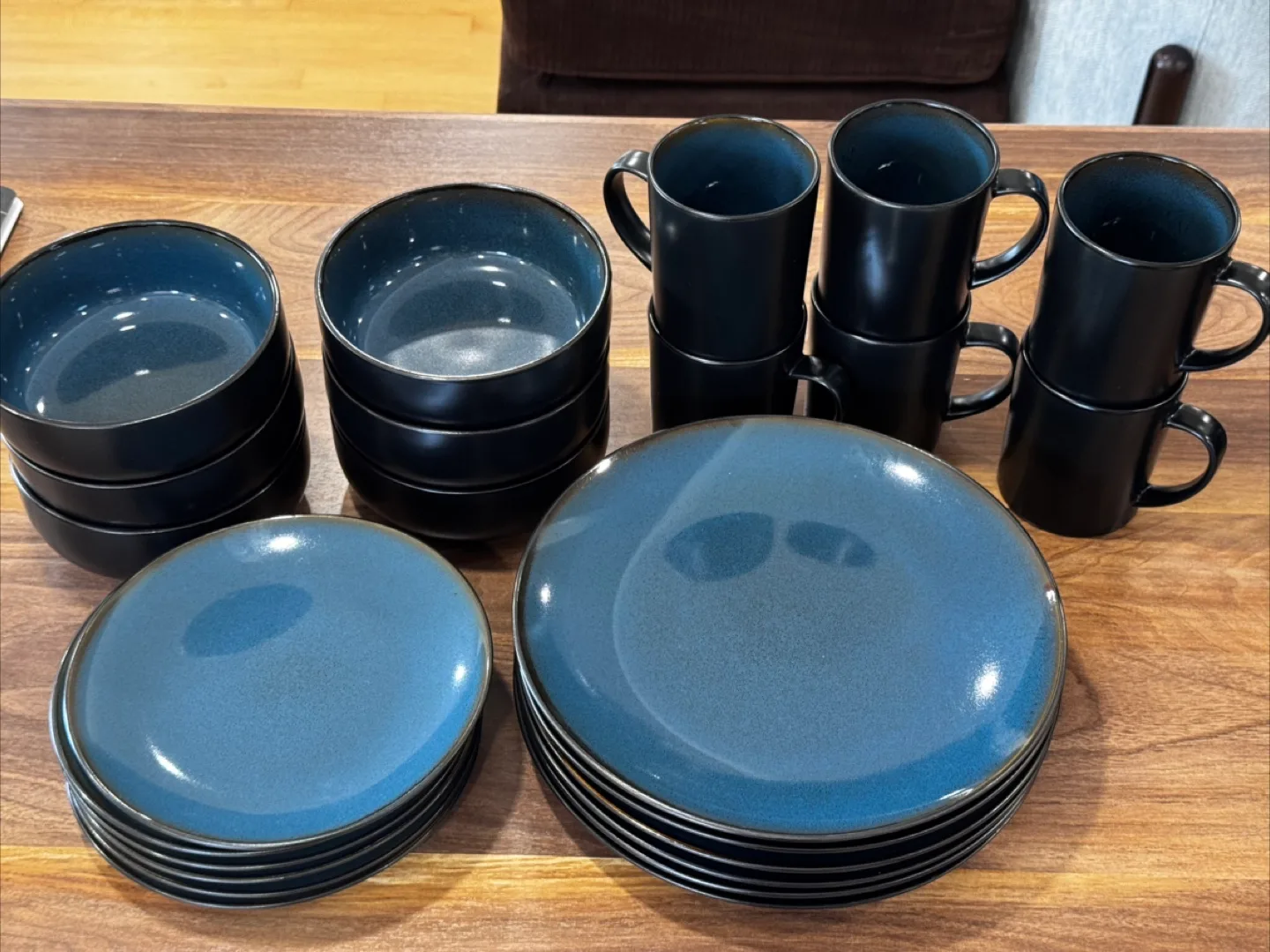 Dinnerware Set of 6 - Plates, Bowls, and Mugs thumbnail