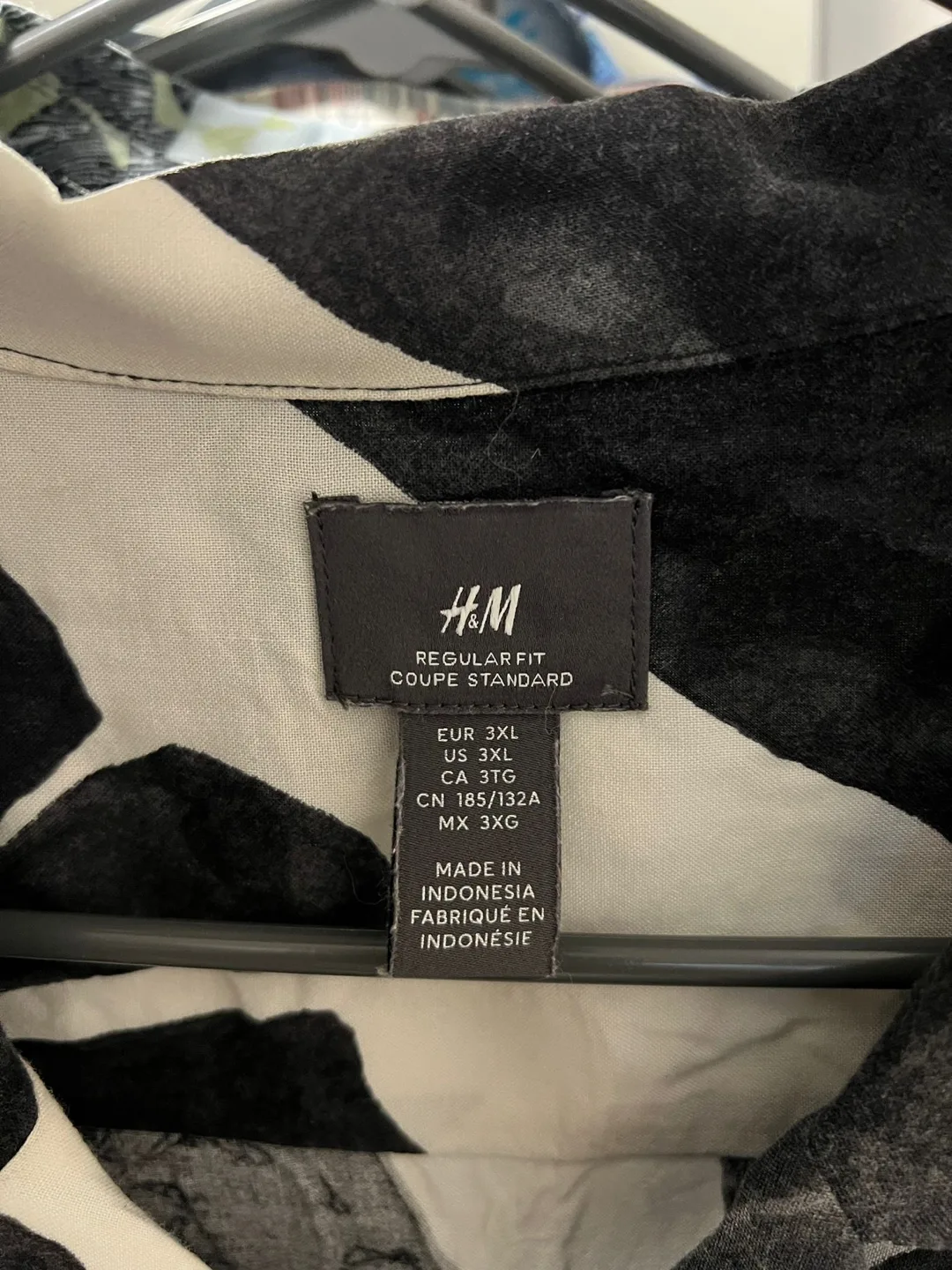 H&M 3XL Black & White Patterned Shirt image indicator(2)