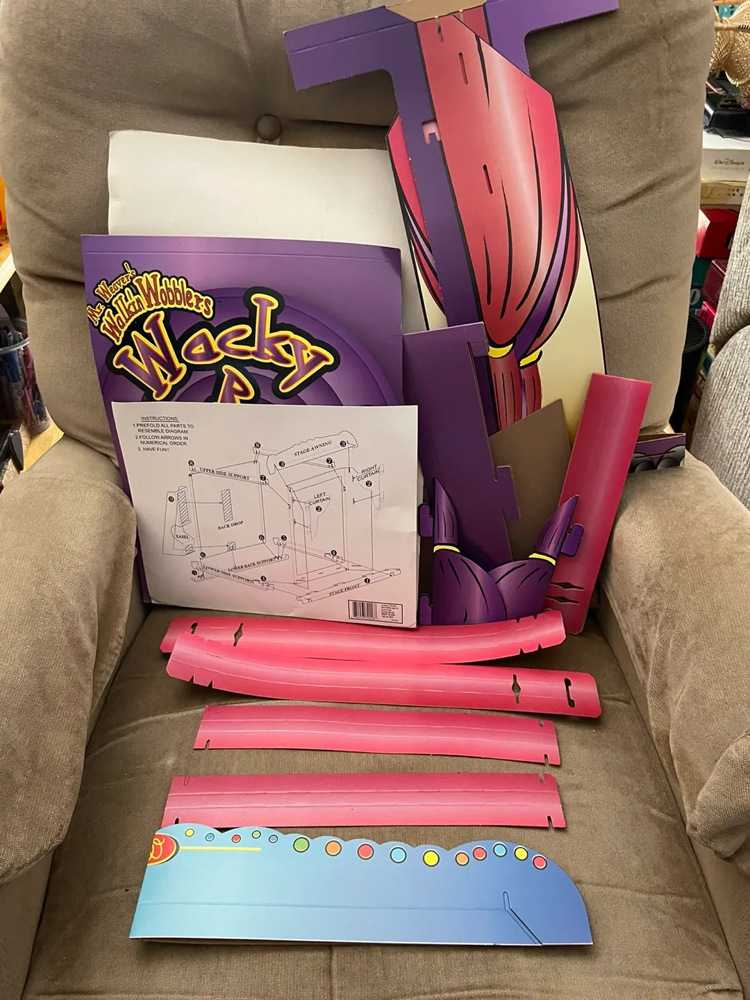 Mr. Weaver's Wacky Revue Stage image indicator(2)