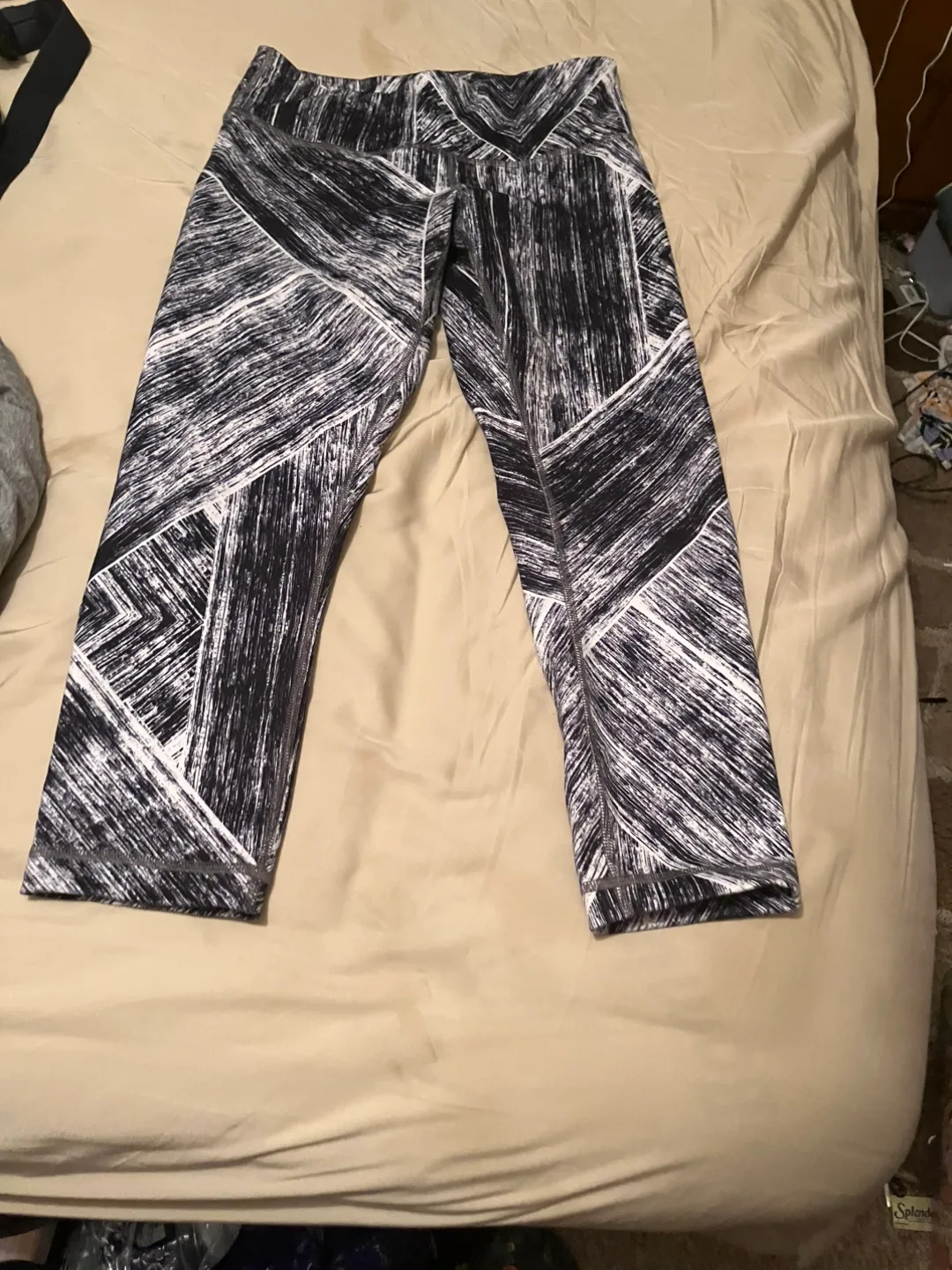 Lululemon Black & White Patterned Leggings - Size 6 thumbnail