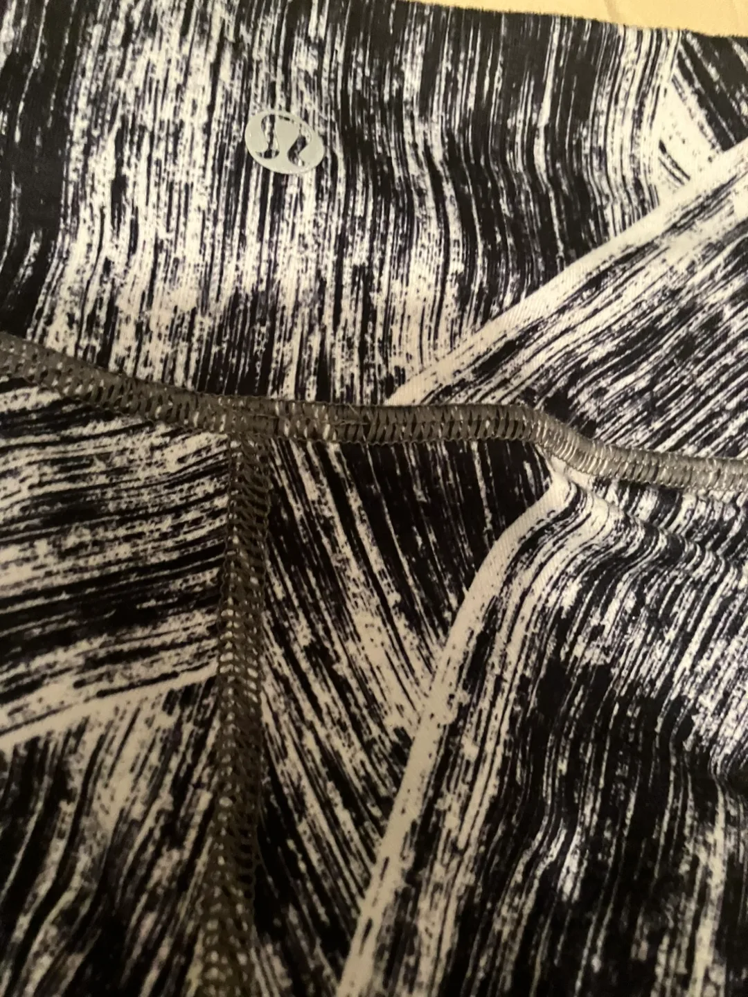 Lululemon Black & White Patterned Leggings - Size 6 image indicator(3)