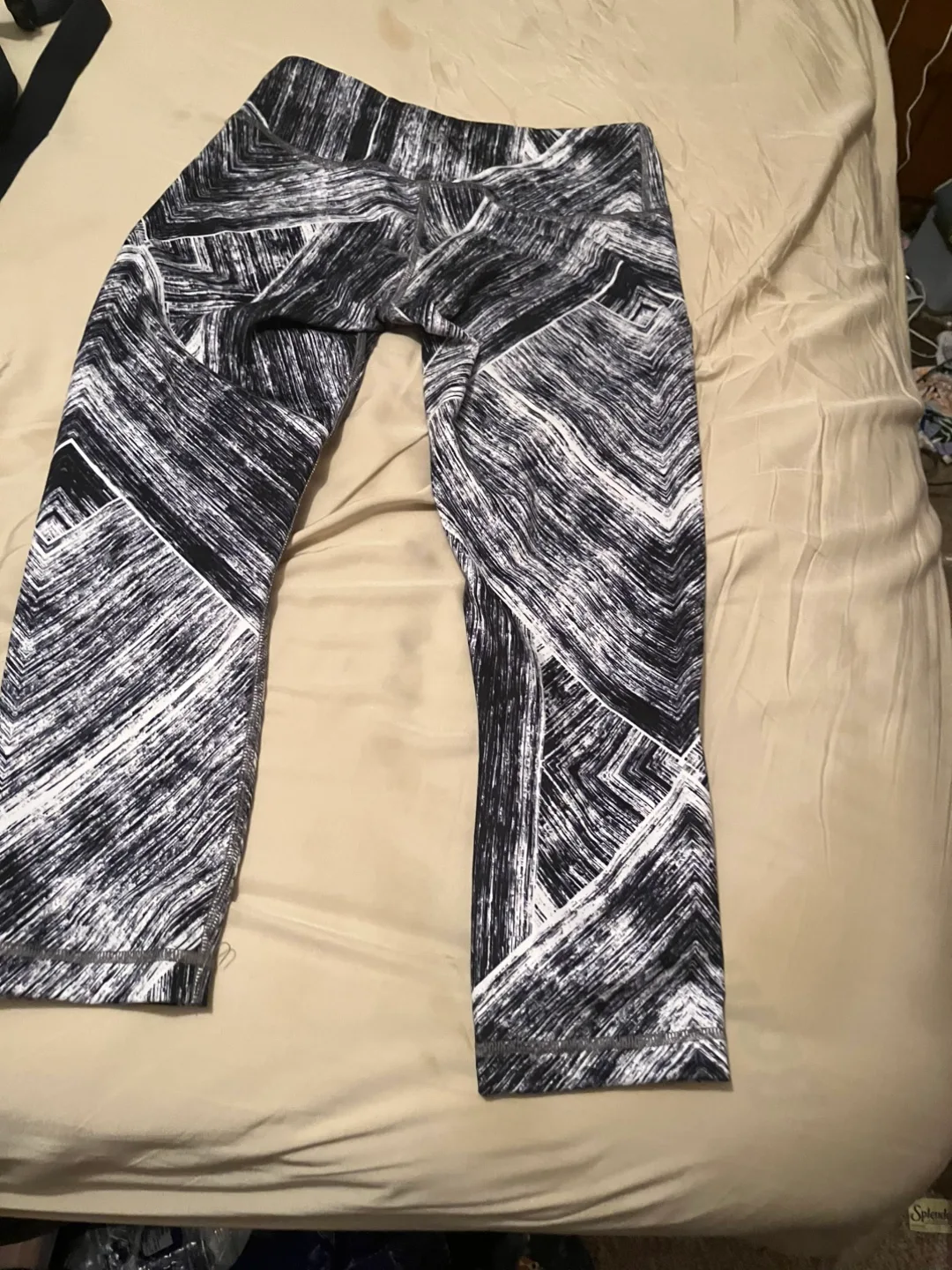 Lululemon Black & White Patterned Leggings - Size 6 image indicator(2)