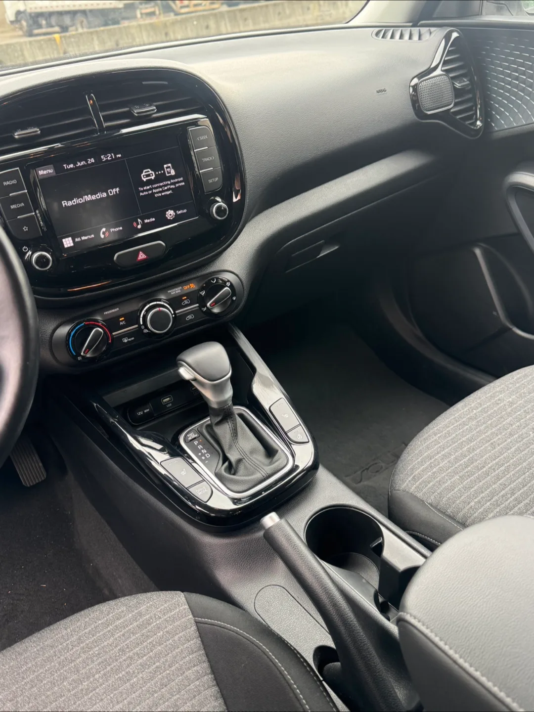 2023 kia soul image indicator(8)