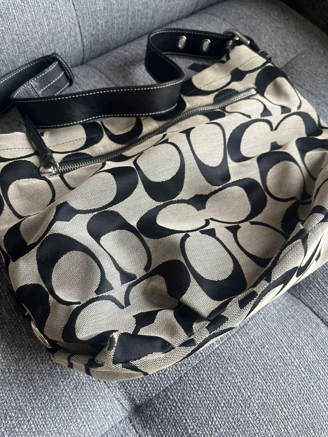 Coach Monogram Black & Gray crossbody / shoulder Bag image indicator(2)