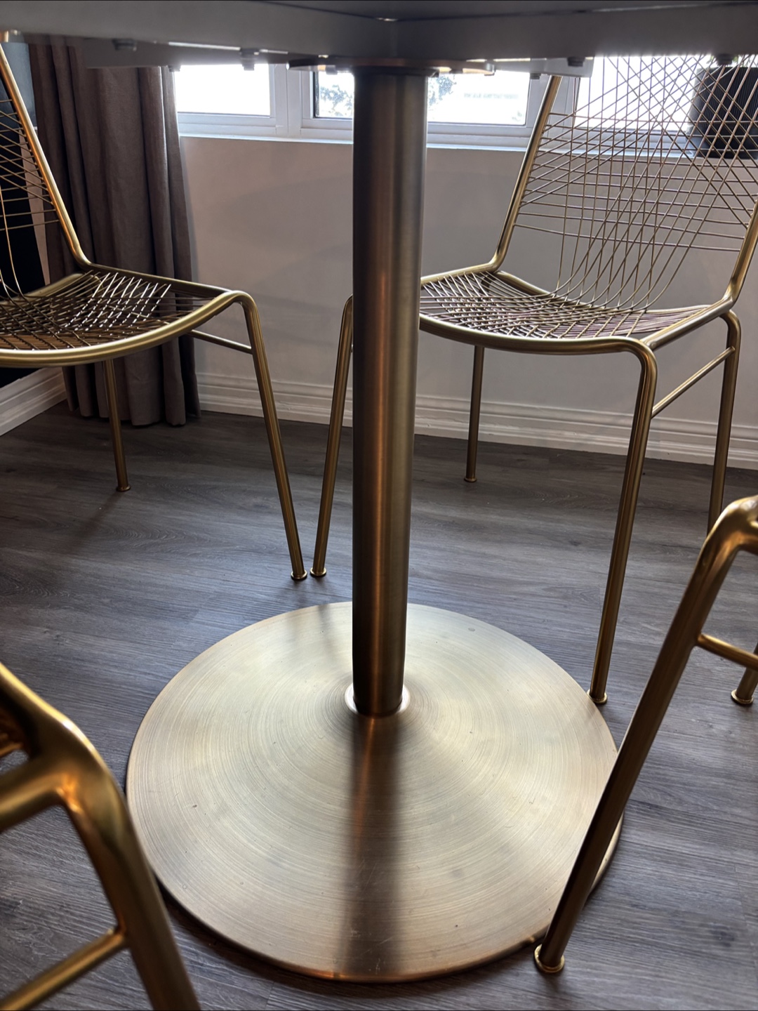 Gold Wire Dining Chairs & Round White Table - photo 3