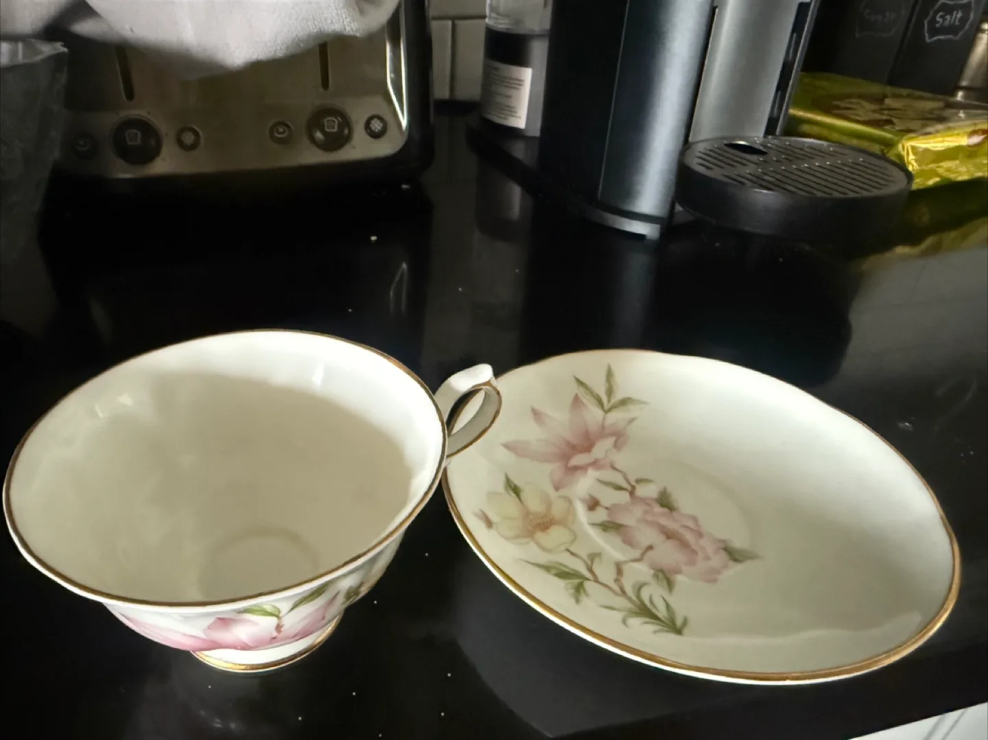 Vintage Royal Albert Teacup and  Saucer #freecycle image indicator(2)