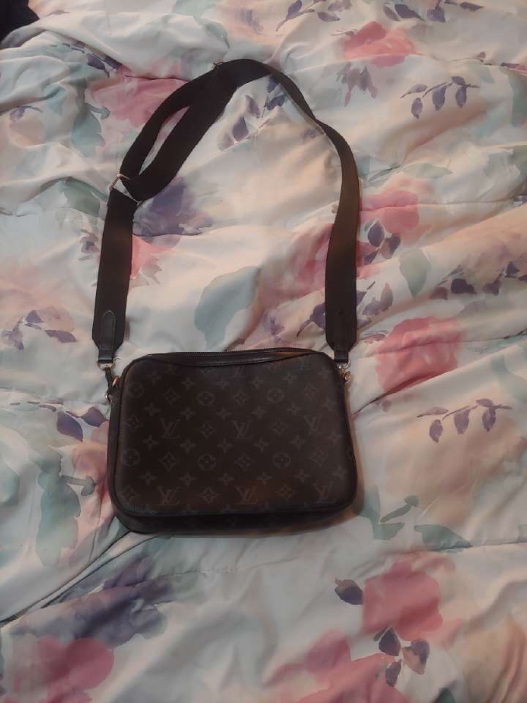 LV SIDE BAG