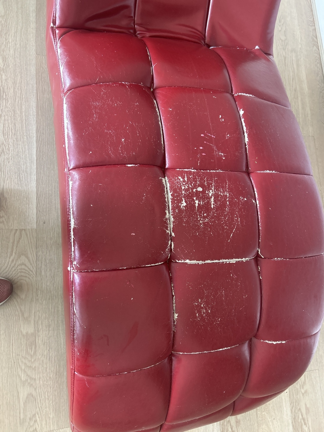 Used Red Leather Lounge Chair - photo 3