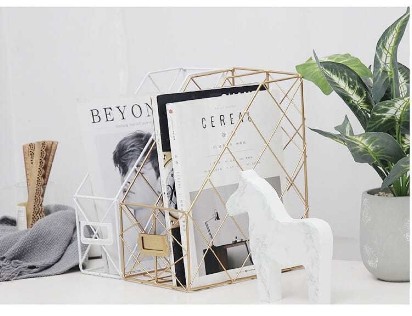 Magazine Rack - Gold and White - photo 5